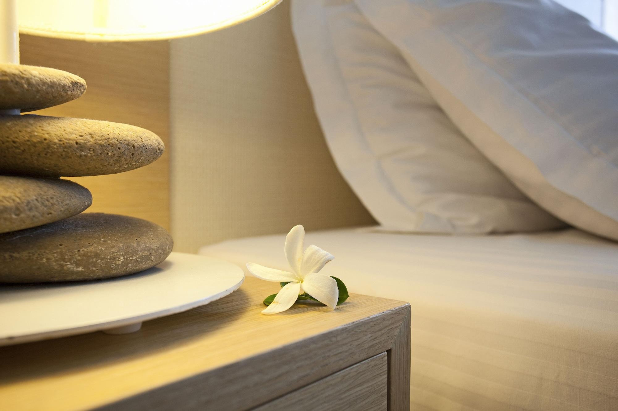 Capo Bay Hotel Protaras Exterior foto A bedroom at the hotel