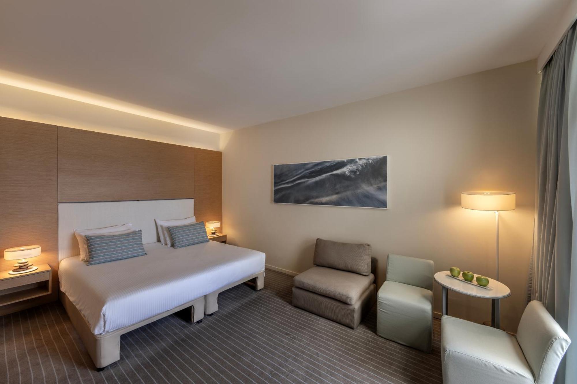 Capo Bay Hotel Protaras Exterior foto A room at the hotel