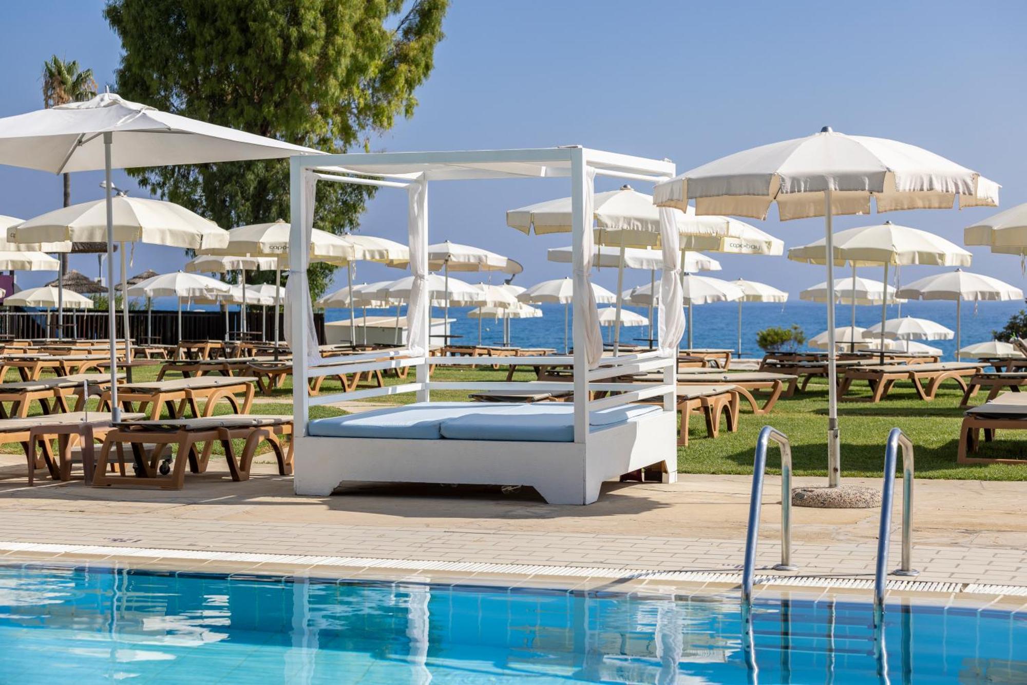 Capo Bay Hotel Protaras Exterior foto Pool at the Grand Resort