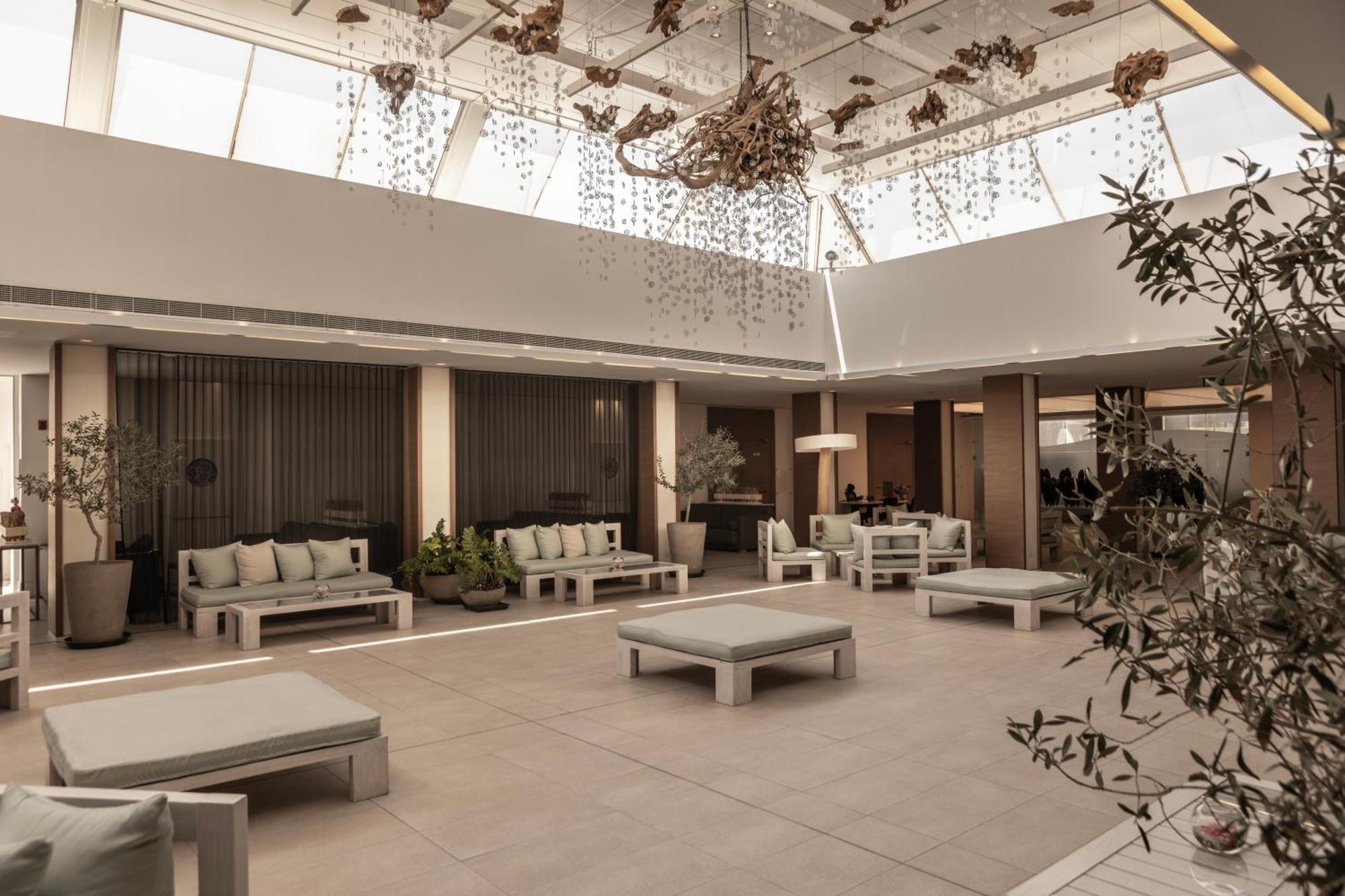 Capo Bay Hotel Protaras Exterior foto The interior of the new terminal