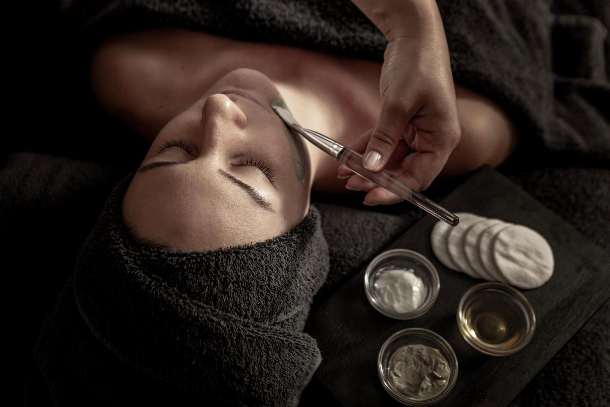 Capo Bay Hotel Protaras Exterior foto A woman receiving a facial treatment