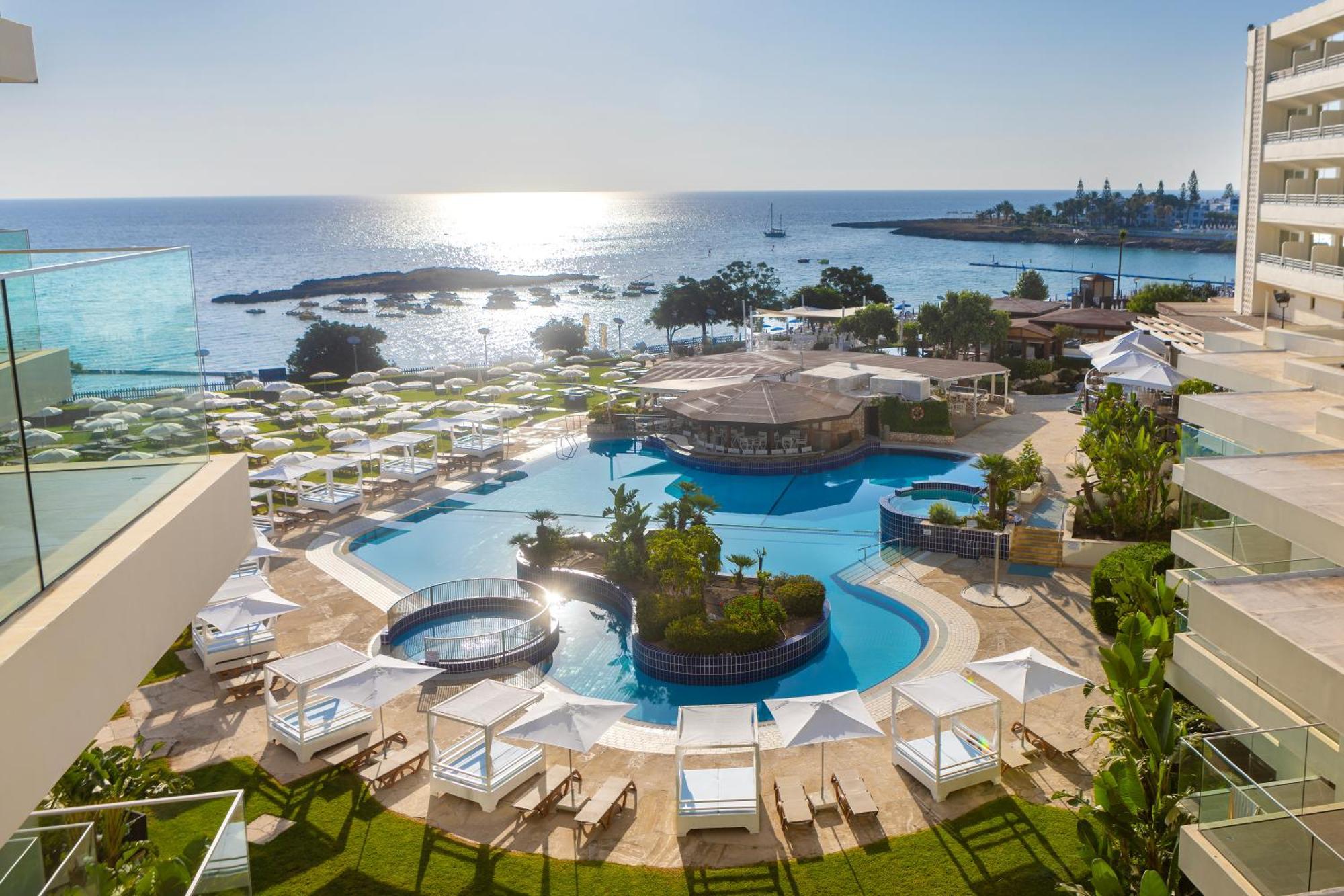 Capo Bay Hotel Protaras Exterior foto The resort's main pool
